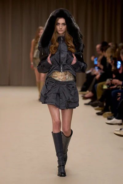 Look 30